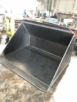 フォークリフト バケット制作 | 金属加工・アルミ加工・溶接【有限会社  